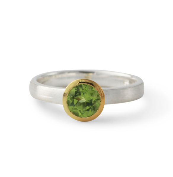 Silberring mit 6mm Peridot, 18ct vergoldet