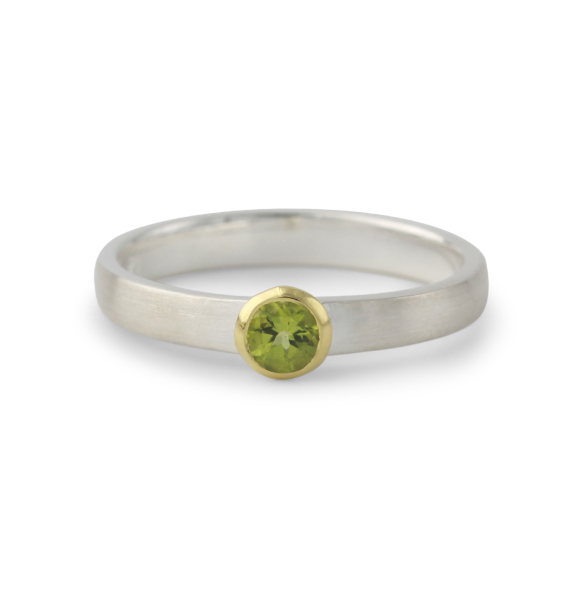 Silberring mit 4mm Peridot, 18ct vergoldet